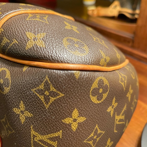 Authentic Louis Vuitton Monogram Galleria PM - Picture 9 of 16